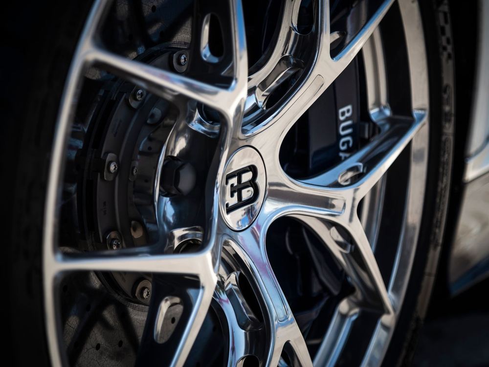Polished multi-spoke alloy wheel close up
